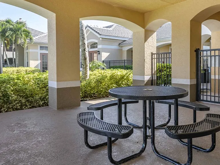 Noah's Landing Apartments — Photo 4