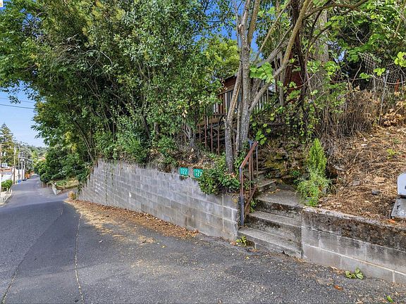 4th image of 122 N Green St
