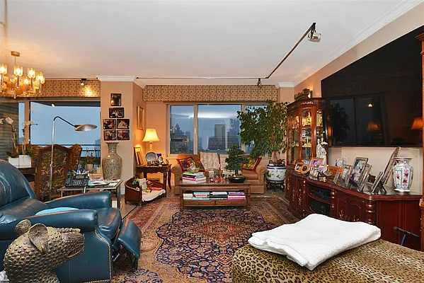 Sold by RE MAX Team | media 13