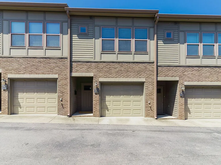 600 Garfield St #12 — Photo 1