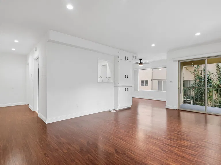 124 N Clark Dr #107 — Photo 30