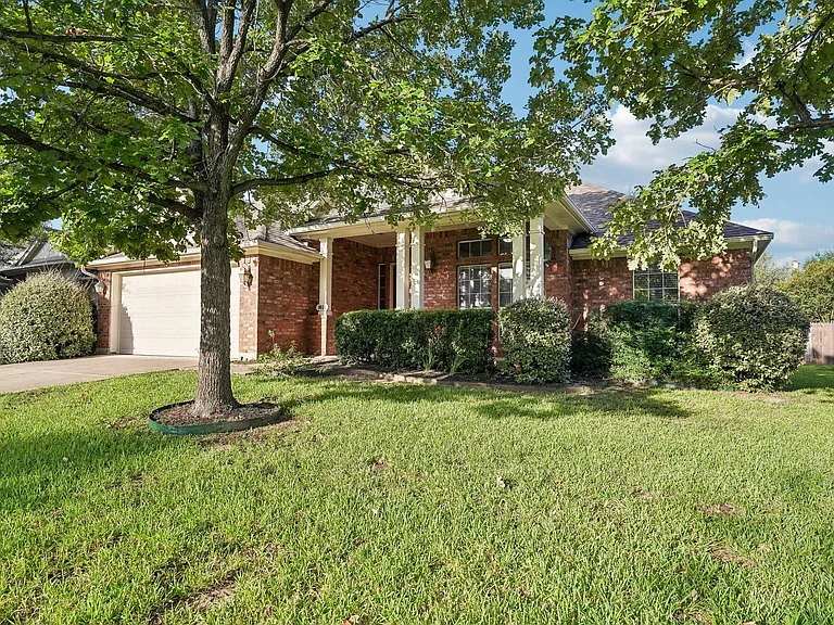 10028 Lisi Anne Dr — Photo 3