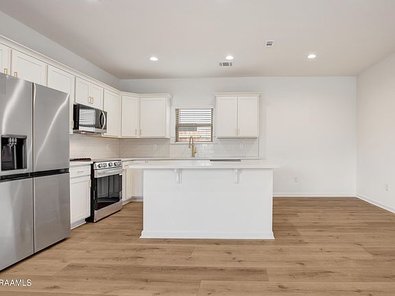 2nd image of 102 Ridgedale Aly