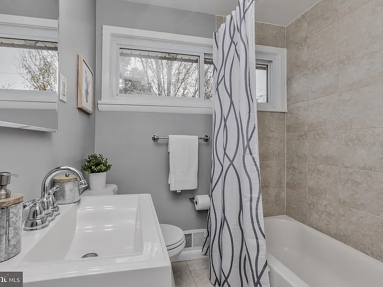 1114 Highwood Rd — Photo 29