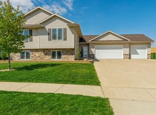 535 Ridgeview Dr, Atkins, IA 52206