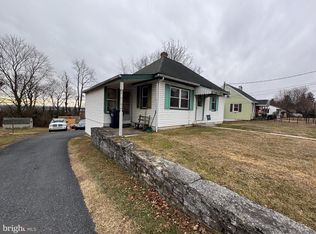 8 S Conestoga View Dr, Akron, PA