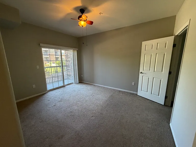 Master bed room with balcony