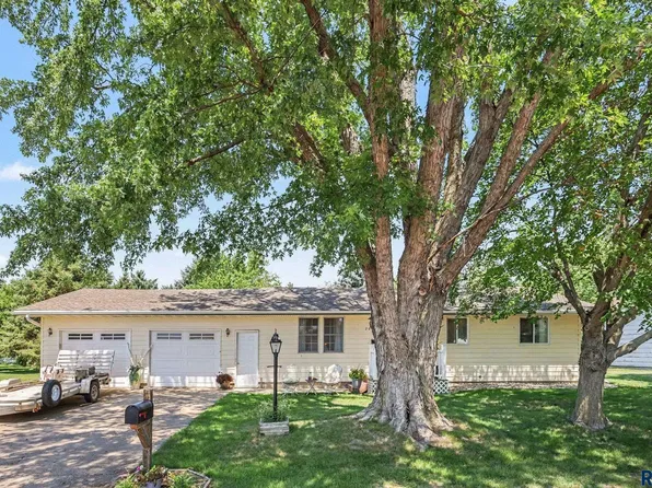 208 E Short St, Beresford, SD 57004