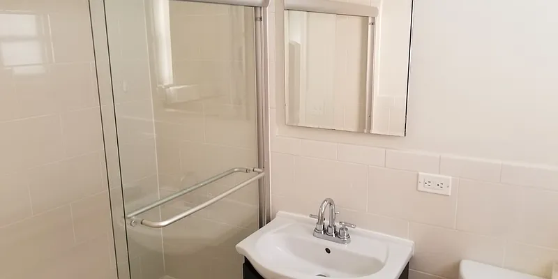 Rented by Salon Realty Corp | media 13