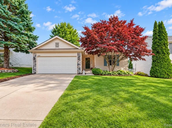 1641 Chelsea Cir, Howell, MI 48843