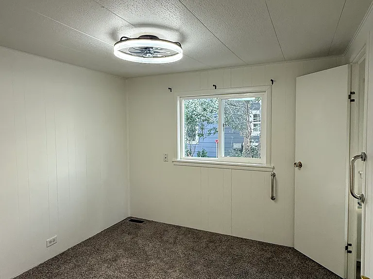 635 Washington Ave — Photo 13