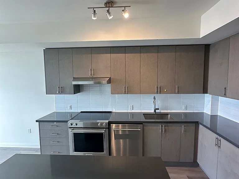 8960 Jane St #2112 — Photo 9