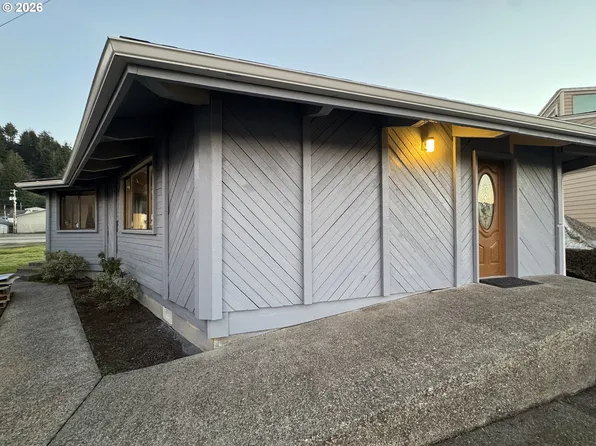 566 Greenwood Ave, Reedsport, OR 97467