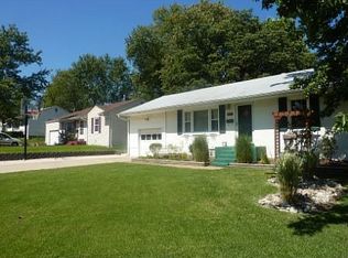 225 Maple Dr, Florissant, MO 63031