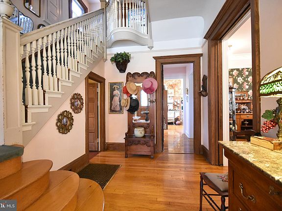 4th image of 33 E Greenwood Ave