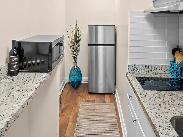 803 NE 2nd Ave #STUDIO — Photo 4
