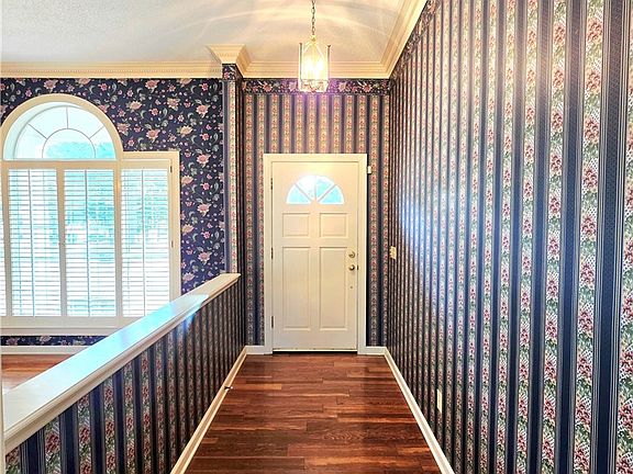 2nd image of 1049 Riverdale Dr