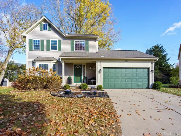 825 Huntclub Blvd, Auburn Hills, MI 48326
