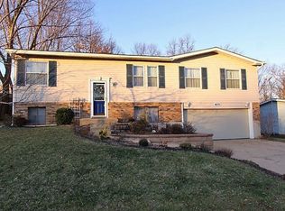 4671 White Ash Dr, High Ridge, MO 63049