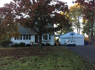 18 Sadler St, Windsor Locks, CT 06096