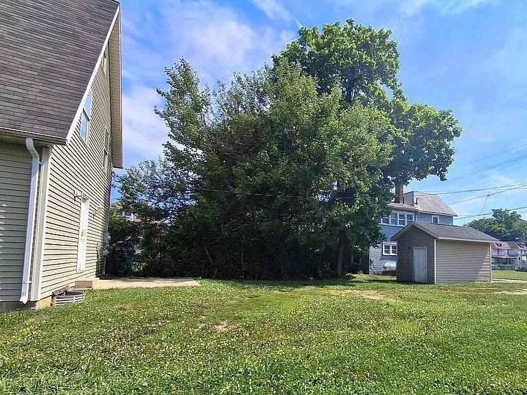 1306 S Limestone St — Photo 10