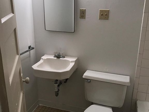 5th image of 826 Elmwood Ave APT 4