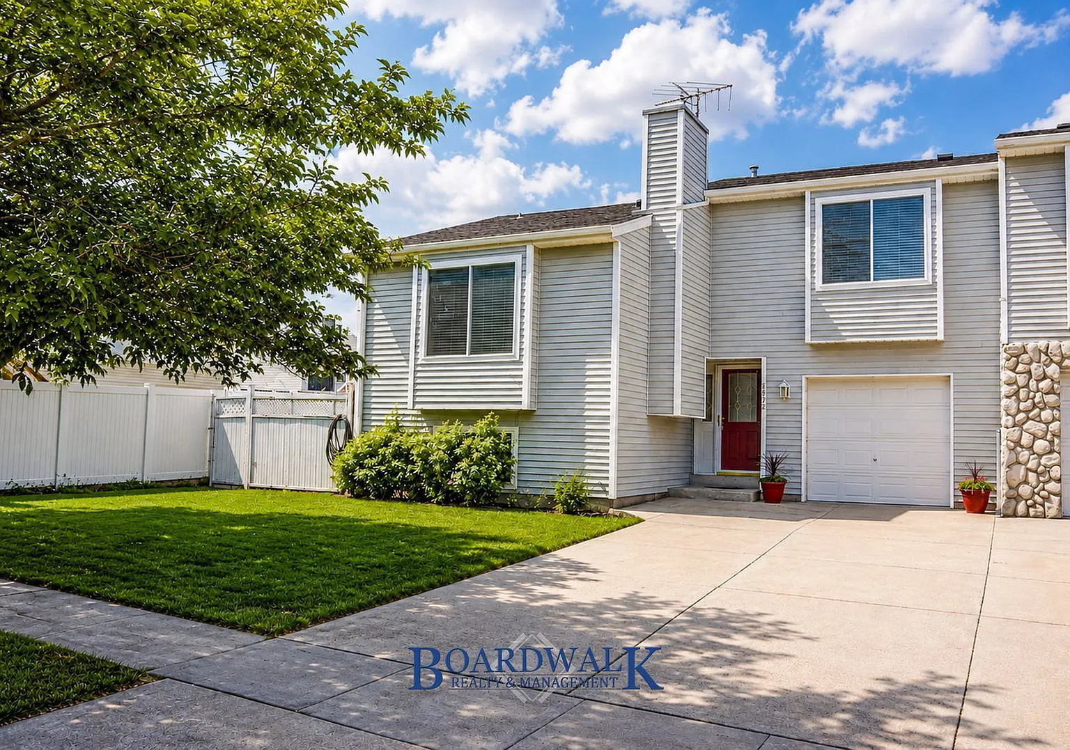 4 bed, 2.5 bath, 1501 sqft, $2,150 — Photo 1