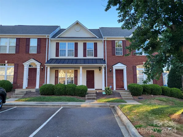 7945 Mariners Pointe Cir, Denver, NC 28037