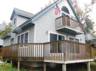 5883 S Croton Hardy Dr, Newaygo, MI 49337