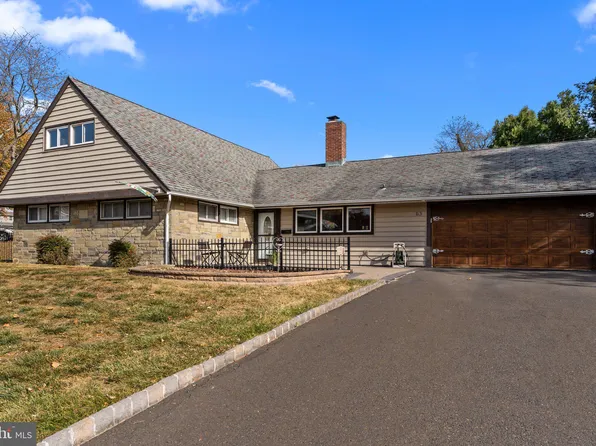 63 Roving Rd, Levittown, PA 19056