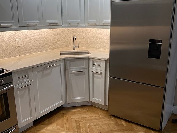 4th image of 305 E 86th St APT 3MW