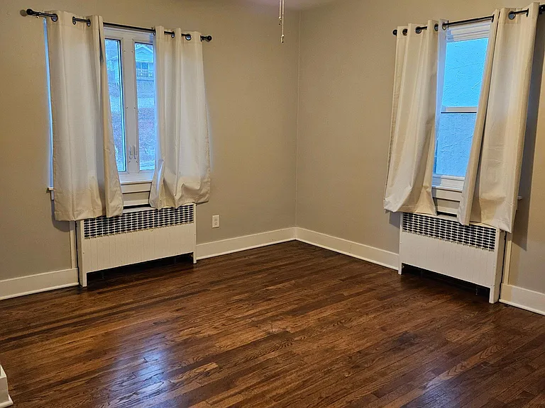 2419 Middle Rd — Photo 9