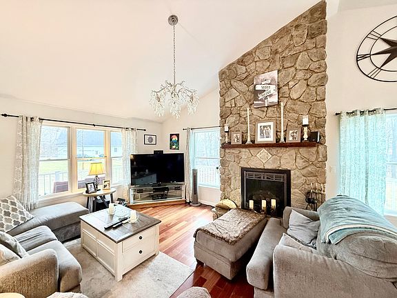 2nd image of 59 Winding Brook Rd