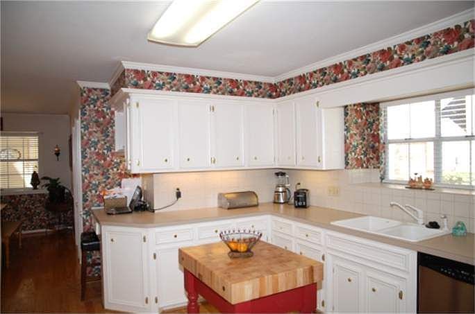 2nd image of 18 Wedgewood Forest Dr