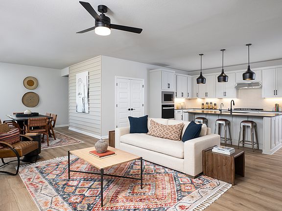 Lariat - McKinney Interior Image 3