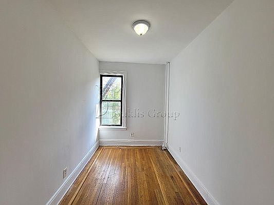 4th image of 2552 38th St APT 1C