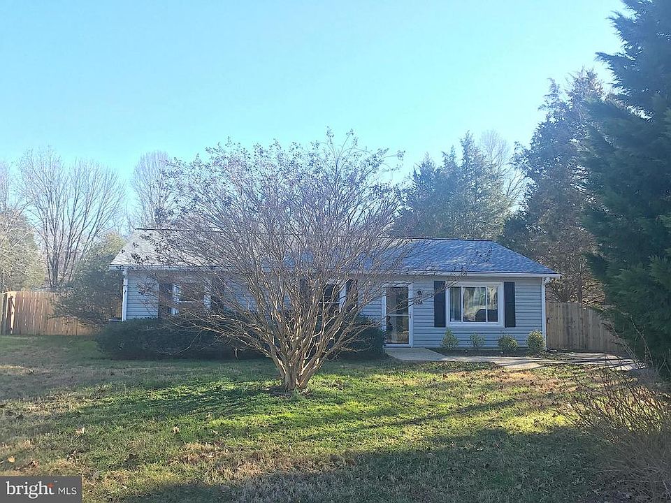 Renovated 4 bedroom home, waiting just for you!