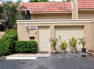 19832 Bobolink Dr, Hialeah, FL 33015