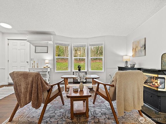 3rd image of 16730 80th Avenue NW