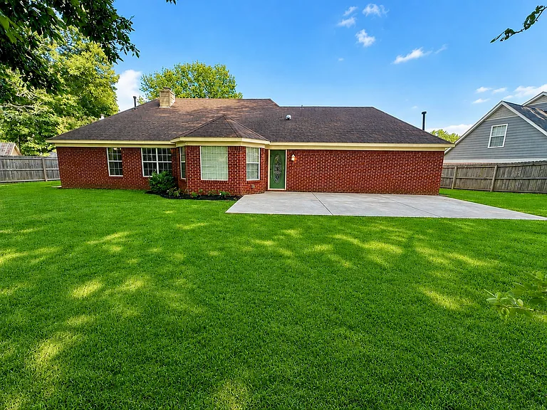 3211 Shadow Green Ln — Photo 2