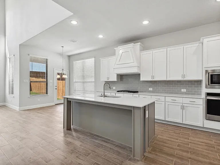 312 Santa Lucia — Photo 10
