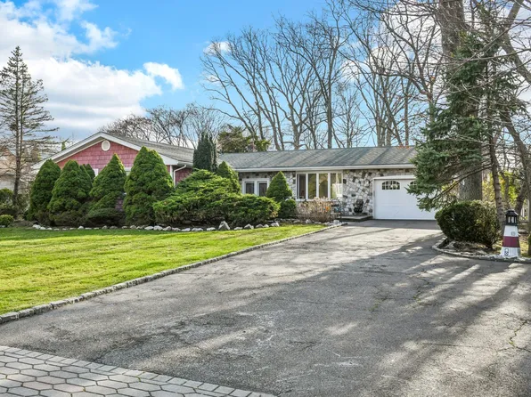 4 Feather Lane, Commack, NY 11725