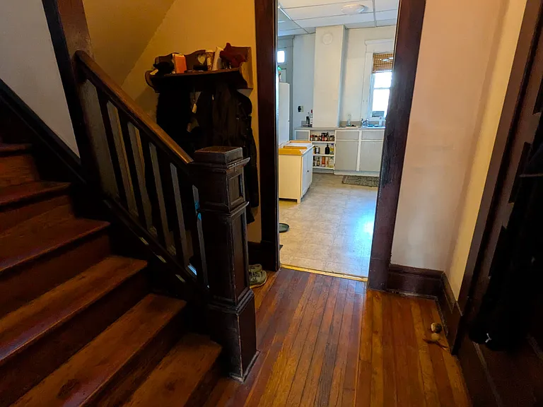 2430 Indianola Ave — Photo 17