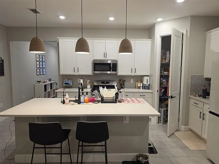 128 Arlington Square Ct — Photo 6