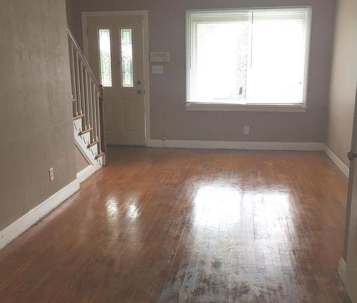 3rd image of 2910 Strickland St