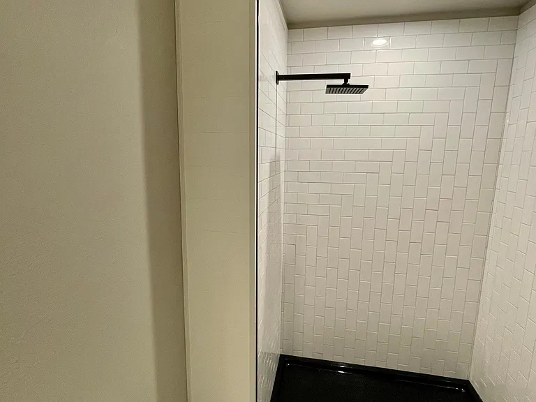 4220 Victoria Dr — Photo 28