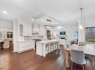 74 Roxiticus Rd, Far Hills, NJ 07931