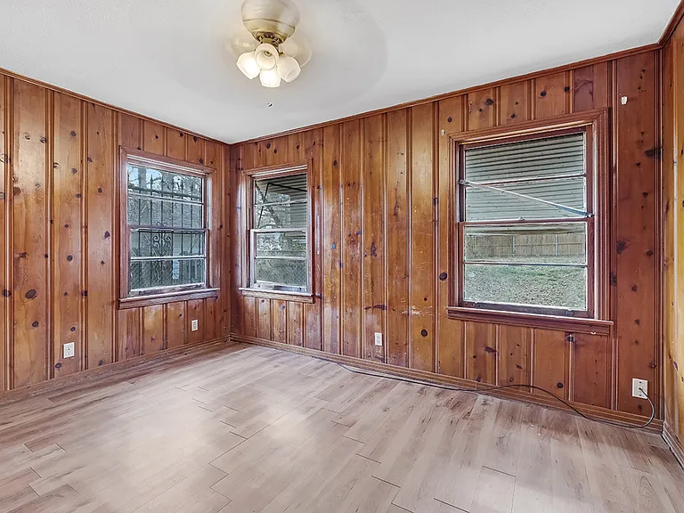 1121 Wheeler St — Photo 3