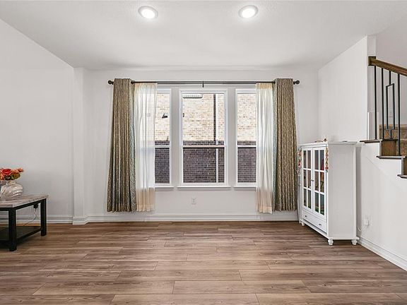 3rd image of 528 Wickerdale Way #528