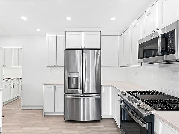 2nd image of 945 5th Ave APT 14D